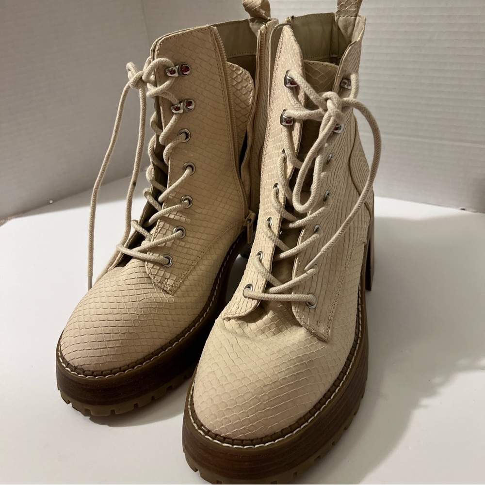 MIA Elija Ivory Python Platform Combat Boots Women Size 8.5